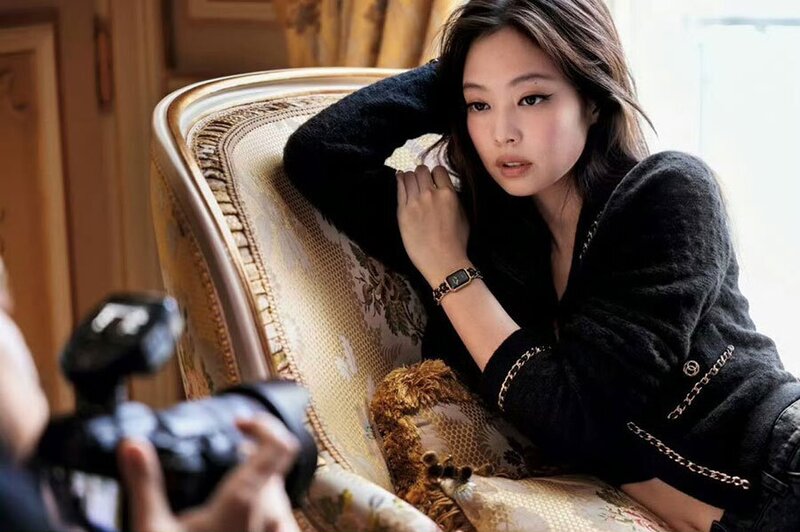 JENNIE x Chanel “The Première Watch” for Esquire Hong Kong March 2024 Issue documents 2