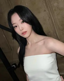 230802 LOOSSEMBLE Hyunjin Instagram Update