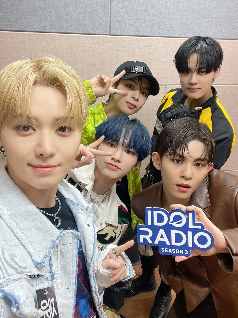 230104 Idol Radio Twitter Updates with TO1 + ATEEZ Hongjoong and Yunho documents 1