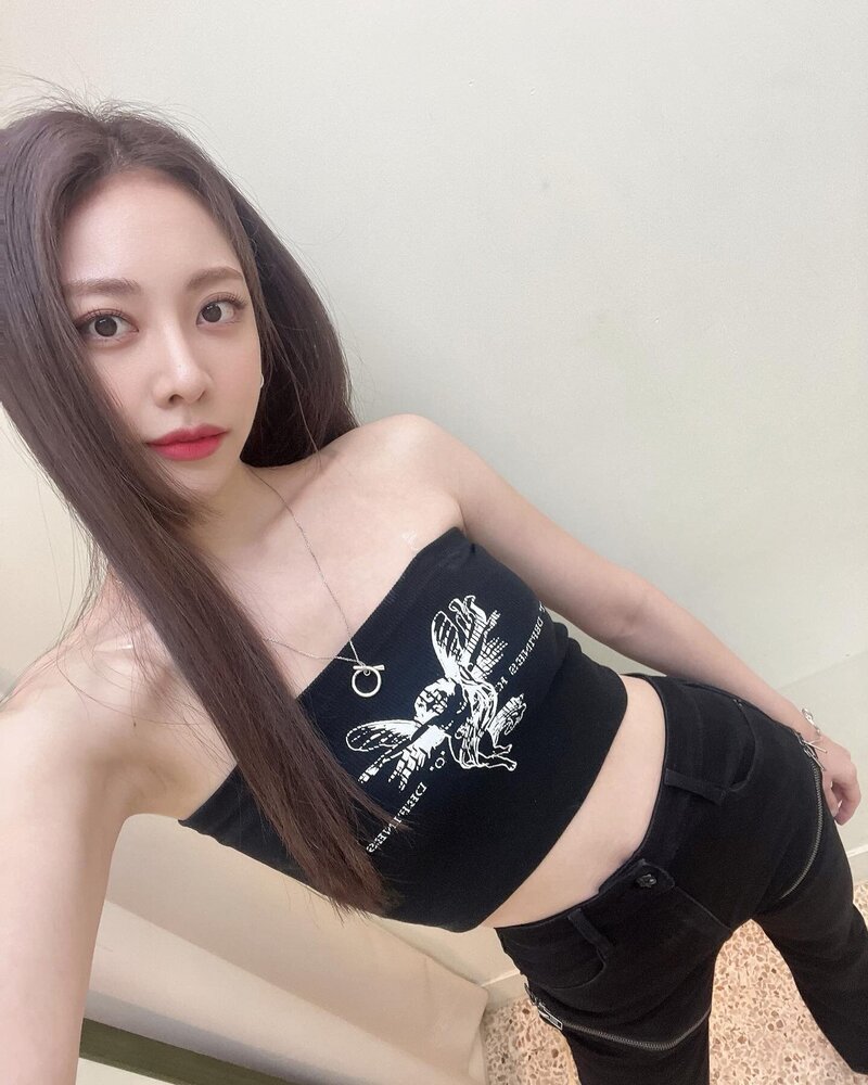 220913 Brave Girls Eunji Instagram Update documents 1