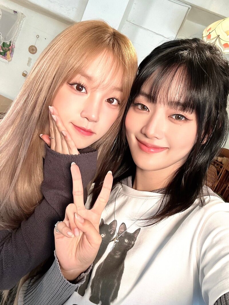 240427 - (G)I-DLE Twitter Update with YUQI n MINNIE documents 1