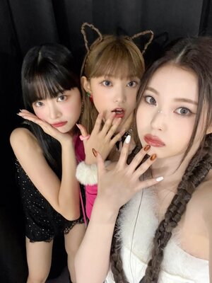 221224 LE SSERAFIM Twitter Update - Eunchae, Haerin & Kyujin
