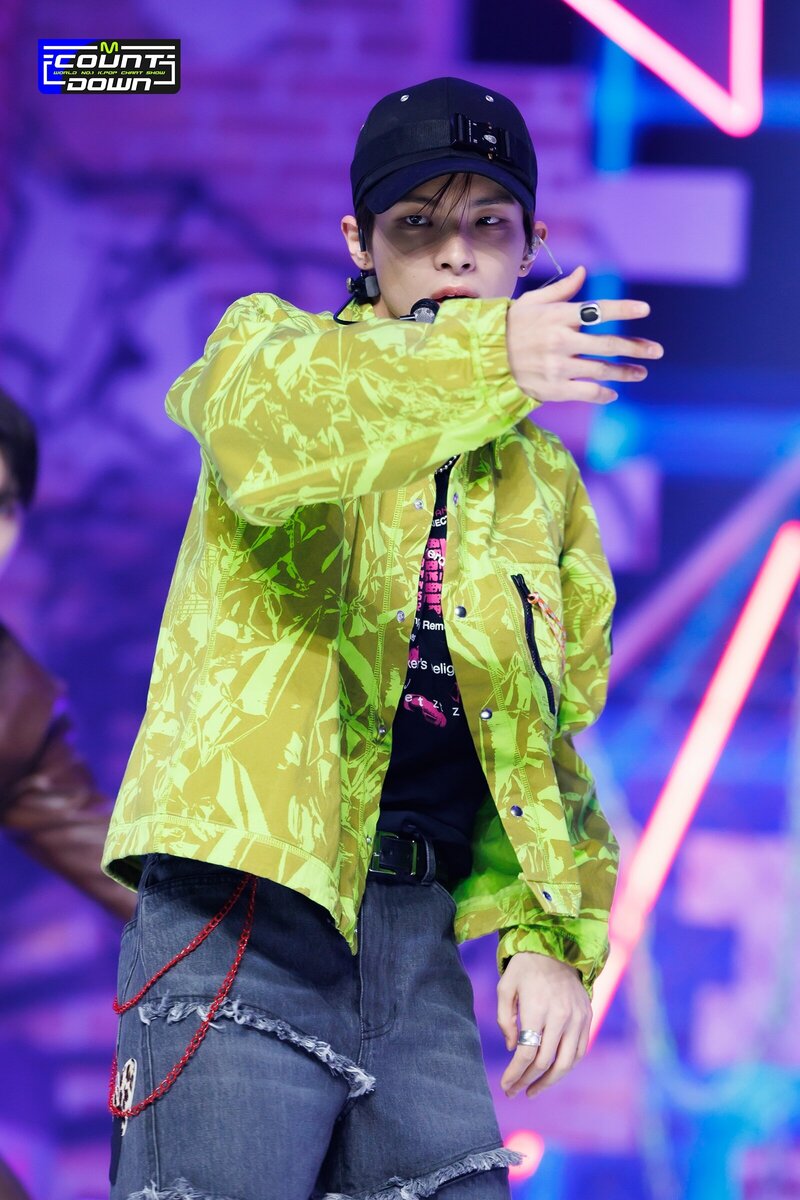 221229 TO1 - 'Troublemaker' at M Countdown (Daigo) documents 3