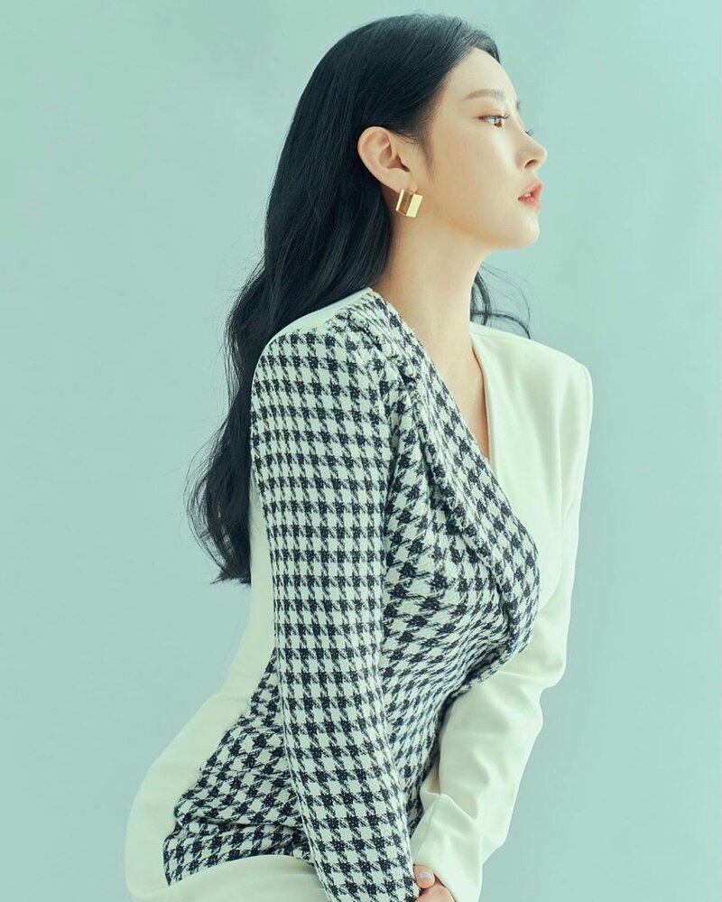 Soyeon for BNT International (March 2021 pictorial) documents 13