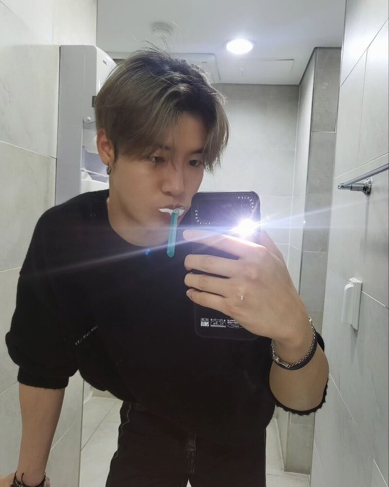 230619 Kyungho Instagram Update documents 1
