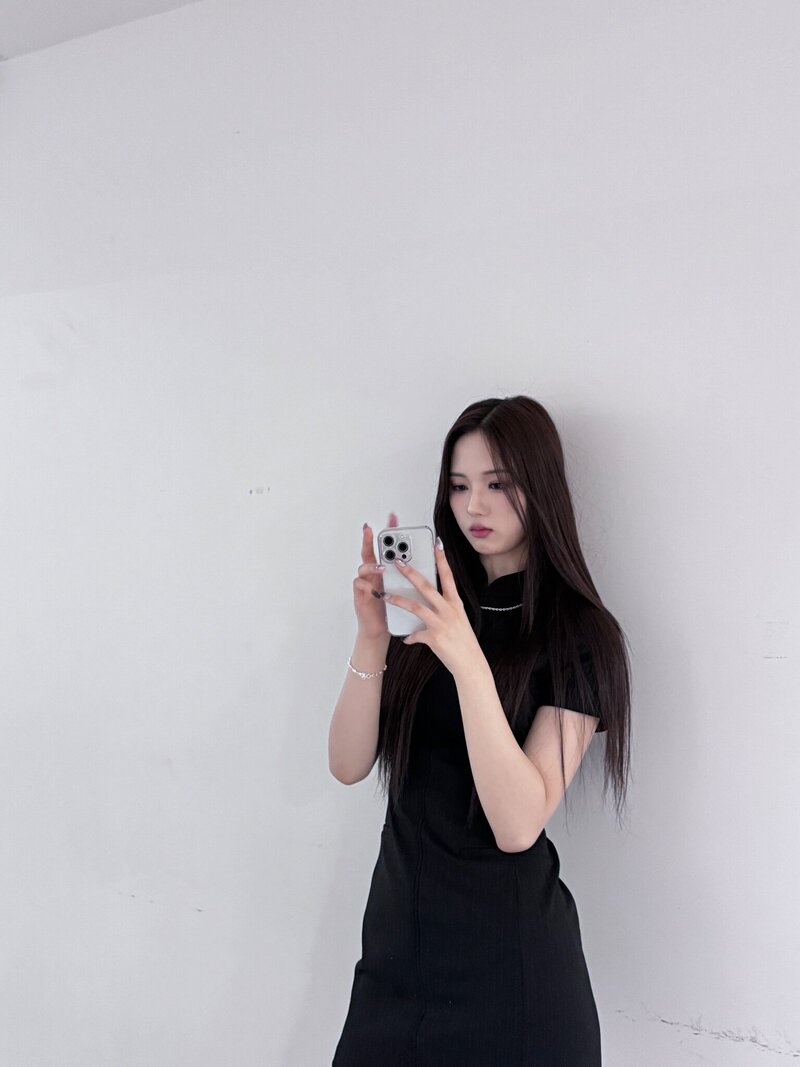 240219 tripleS Instagram & Twitter Update - Jiwoo documents 3
