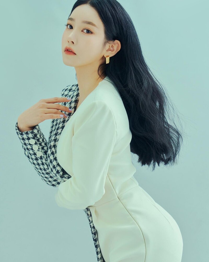 Soyeon for BNT International (March 2021 pictorial) documents 14