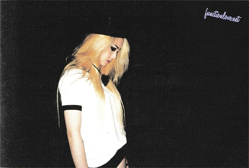 [SCANS] f(x) - The 3rd Album [Red Light] documents 5