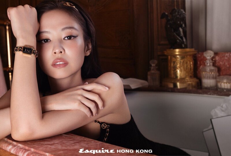 JENNIE x Chanel “The Première Watch” for Esquire Hong Kong March 2024 Issue documents 3