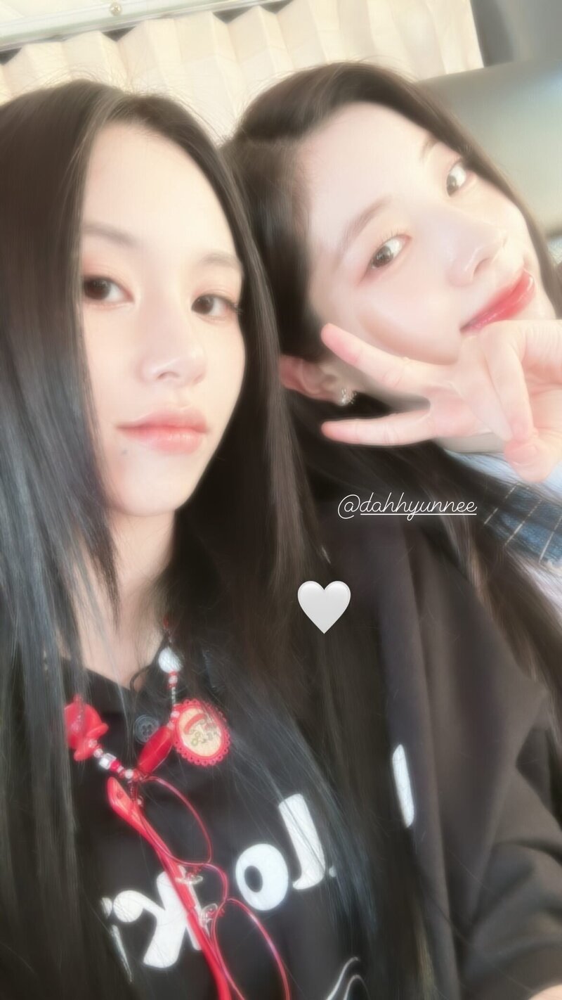240429 - CHAEYOUNG Instagram Story Update with DAHYUN documents 1