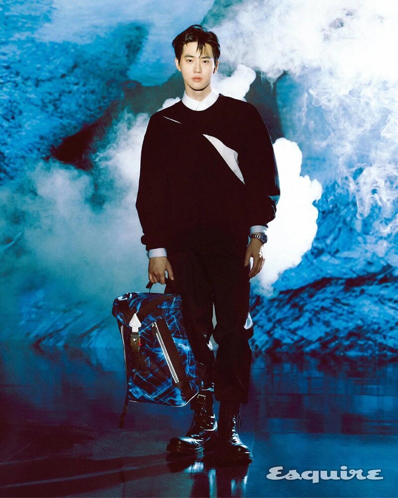 EXO's SUHO for Esquire Korea May 2022 Pictorial documents 1