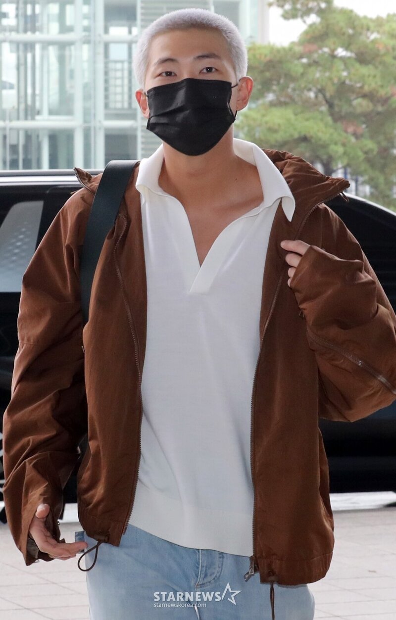 231019 BTS RM at Incheon International Airport documents 2
