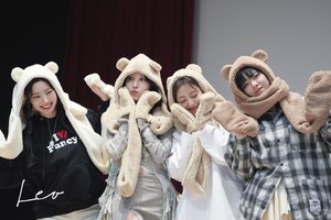 240303 TWICE Jeongyeon, Jihyo, Mina & Dahyun - Blue Dream Media Fansign