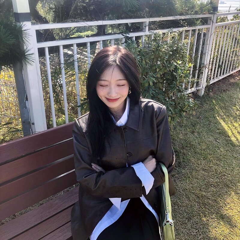 211024 Lovelyz Sujeong Instagram Update documents 4