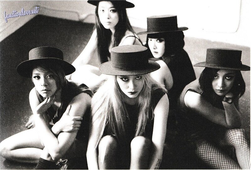 [SCANS] f(x) - The 3rd Album [Red Light] documents 3