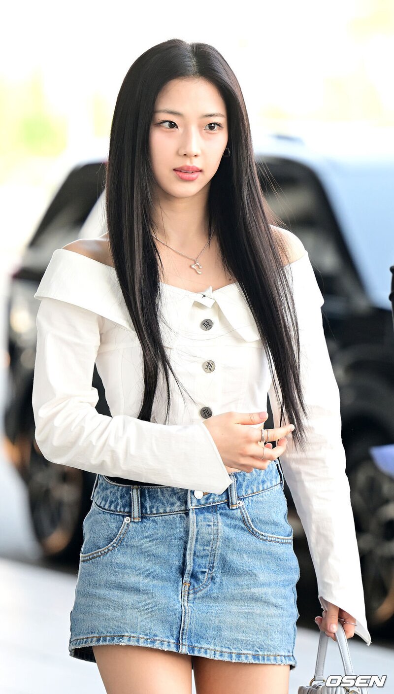240509 BABYMONSTER RUKA AT GIMPO AIRPORT documents 1