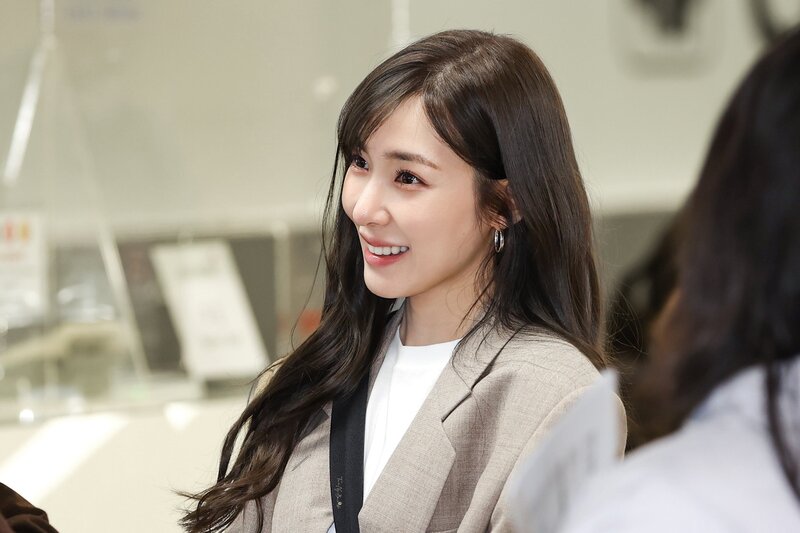 240420 Tiffany Young - Gimpo Airport documents 3