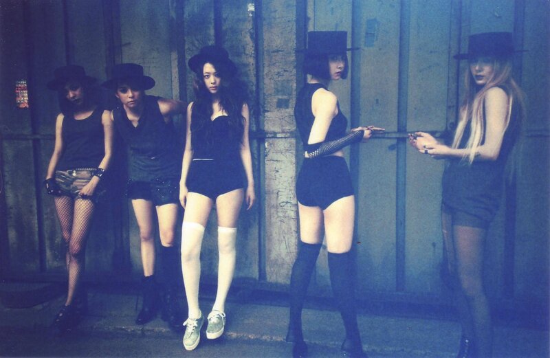 [SCANS] f(x) - The 3rd Album [Red Light] documents 2