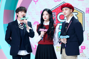 201114 Minju, Chani & Hyunjin hosting Music Core