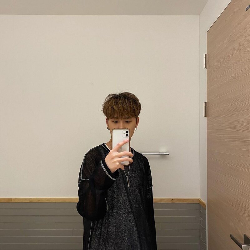 210125 - Younghoon Instagram Update documents 1