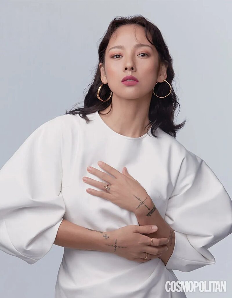 Lee Hyori for Cosmopolitan Magazine December 2019 Issue documents 1