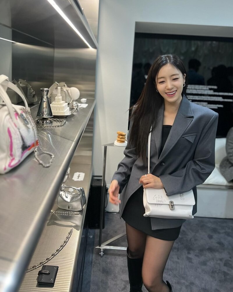 231211 T-ara Eunjung Instagram update documents 2