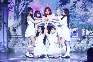 200905 Lovelyz - 'Obliviate' at Music Core (MBC Naver Update)