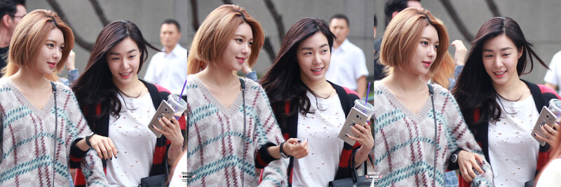 150911 Girls' Generation Tiffany and Sooyoung at Music Bank documents 6