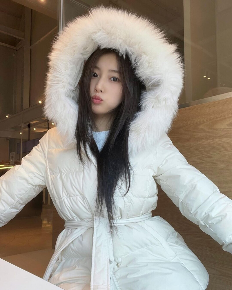 231110 Kang Hyewon Instagram Update documents 2