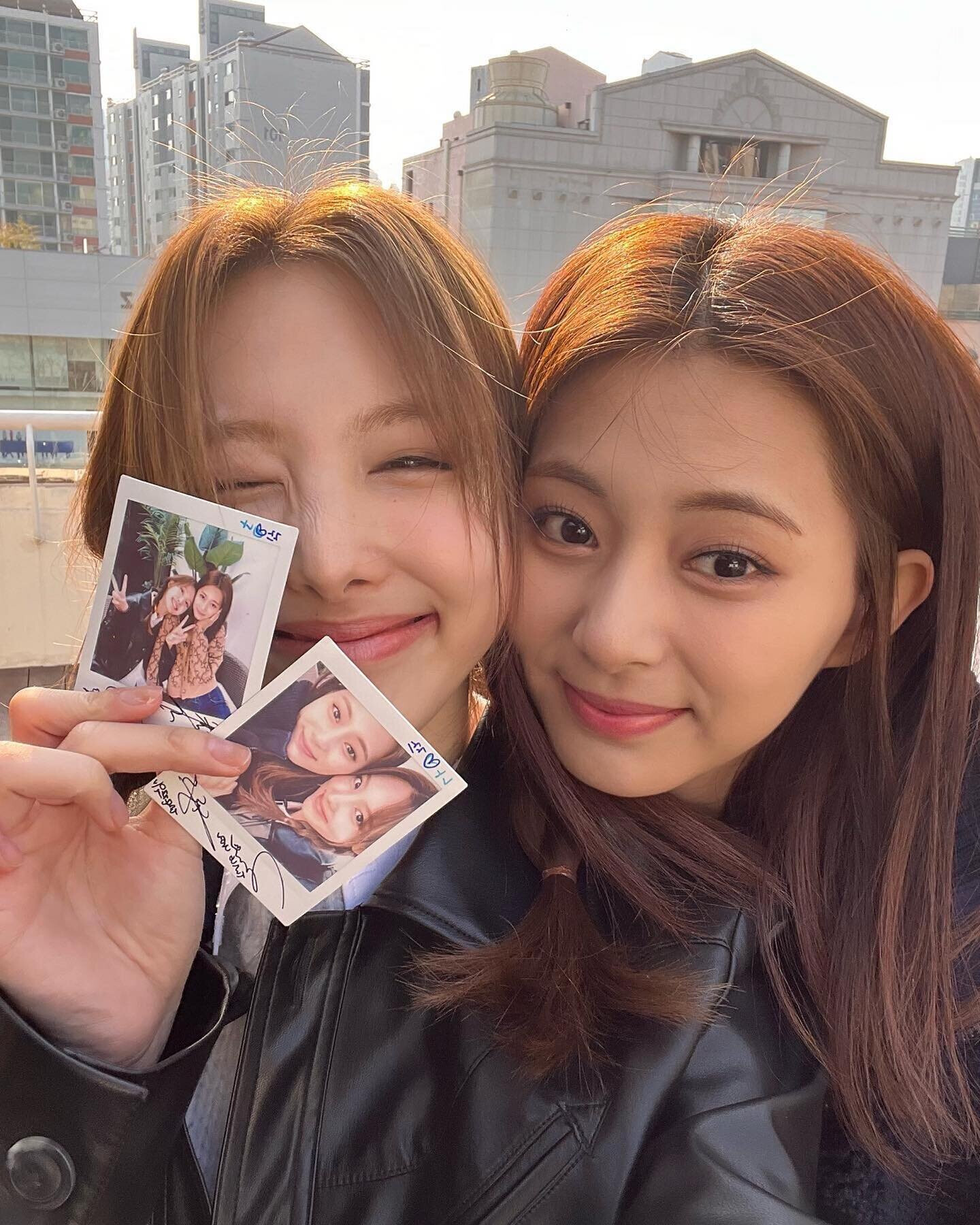 March 22 22 Twice Instagram Update Nayeon Tzuyu Kpopping