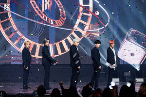 220513 KCON Twitter Update - Monsta X Official Stage Photos