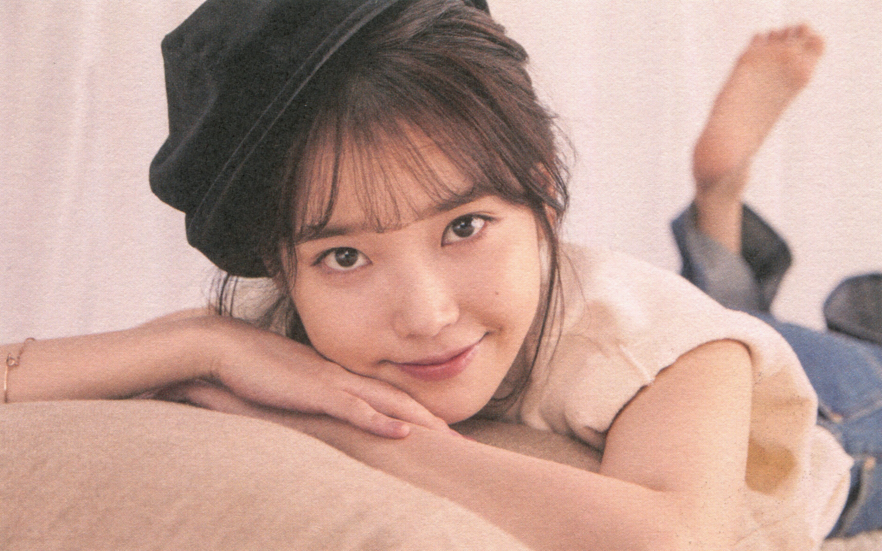 IU - 2018 Season's Greetings [SCANS] | kpopping