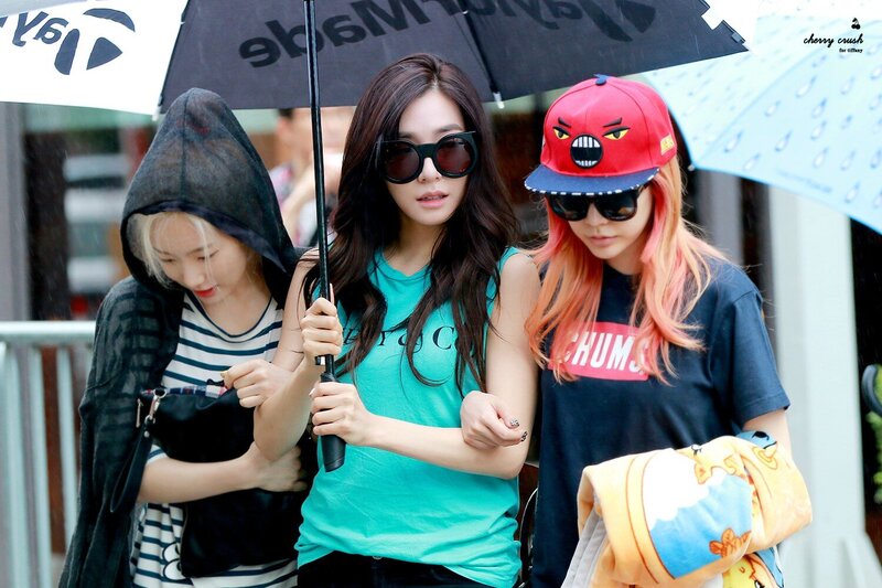 150724 Girls' Generation Tiffany, Sunny, Taeyeon at KBS Building documents 1