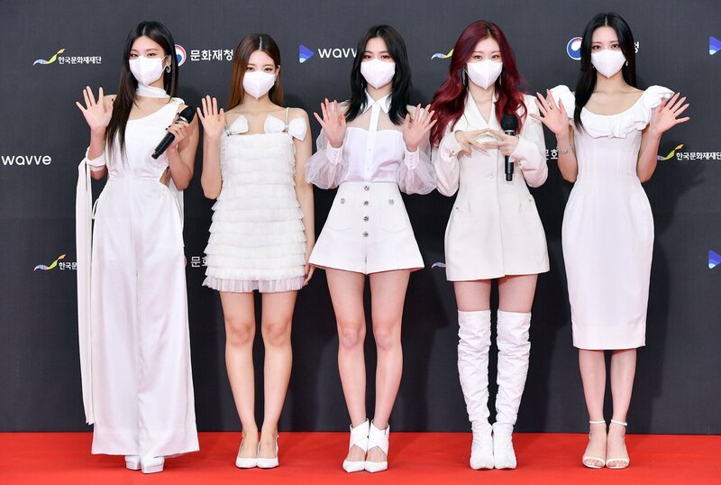211217 ITZY at KBS Song Festival Red Carpet documents 1