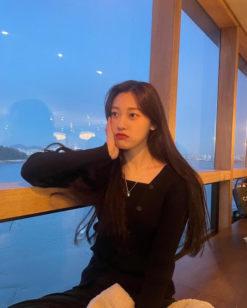 230123 LOONA Choerry Instagram Update documents 2