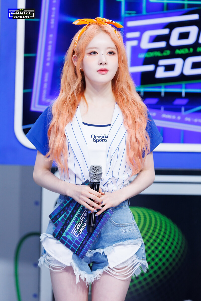 230824 STAYC Sieun & Isa - Special MCs at M COUNTDOWN documents 8