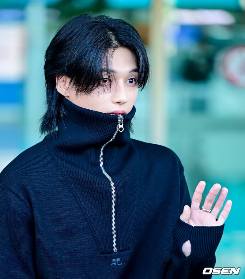 240924 ATEEZ Wooyoung at Incheon International Airport documents 5