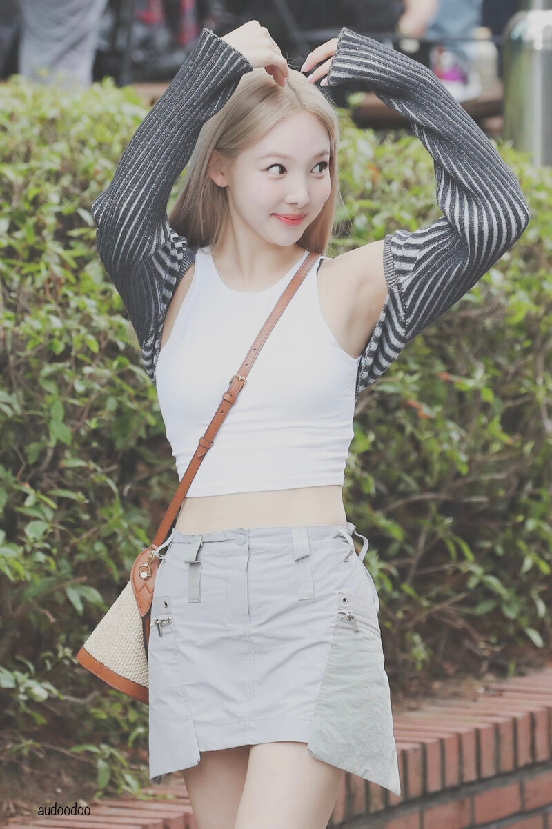 220701 TWICE Nayeon - Music Bank Commute documents 9