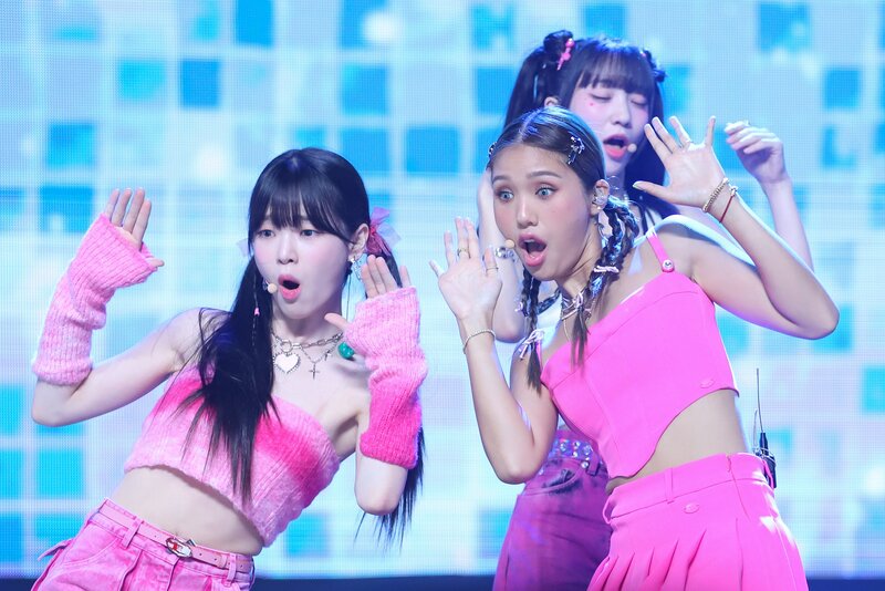 230802 OH MY GIRL - 'Celebrate' at Show Champion documents 5