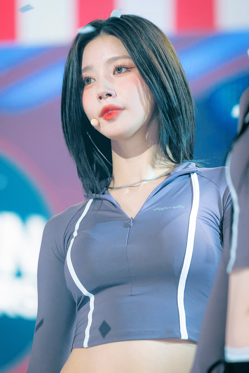 240714 (G)I-DLE Miyeon - ‘Klaxon’ at Inkigayo documents 10