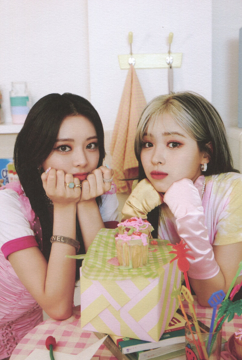 ITZY 'Crazy In Love' Album Scans documents 8