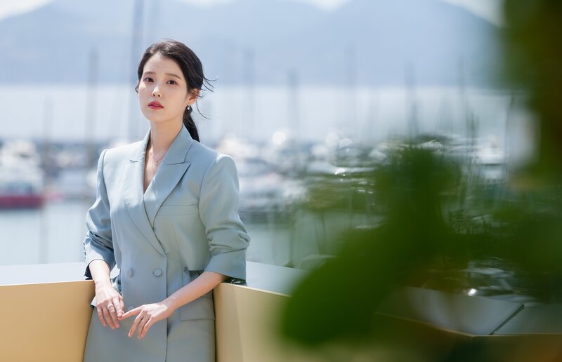 May 27, 2022 IU - 'THE BROKER' 75th CANNES Film Festival Interview Photos documents 9