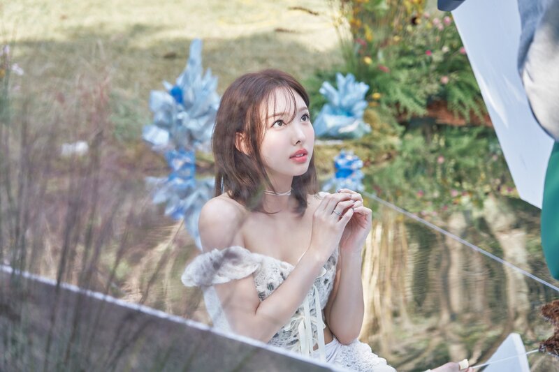 TWICE 13th Mini Album 'With YOU-th' Jacket Shooting Behind Photos documents 6