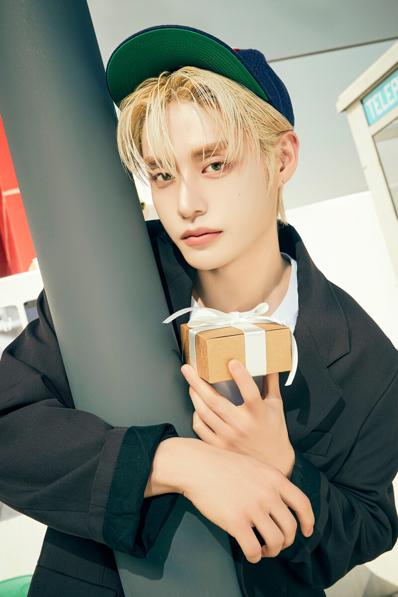 ZEROBASEONE 1st Japanese EP 'Prezent' concept photos documents 1