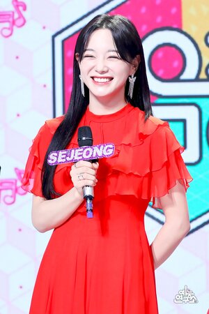 210313 Sejeong hosting Music Core