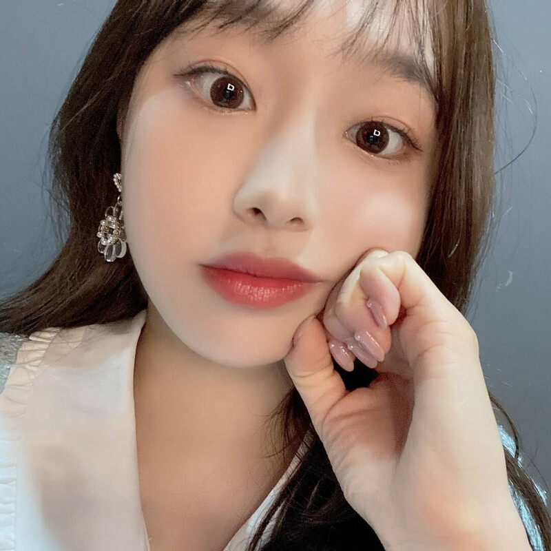 210527 chuu instagram update documents 1