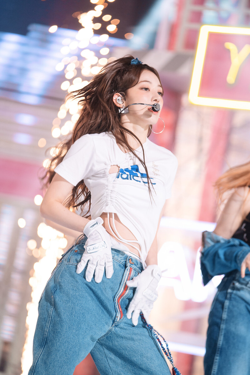 221023 LE SSERAFIM Sakura - 'ANTIFRAGILE' at Inkigayo documents 17