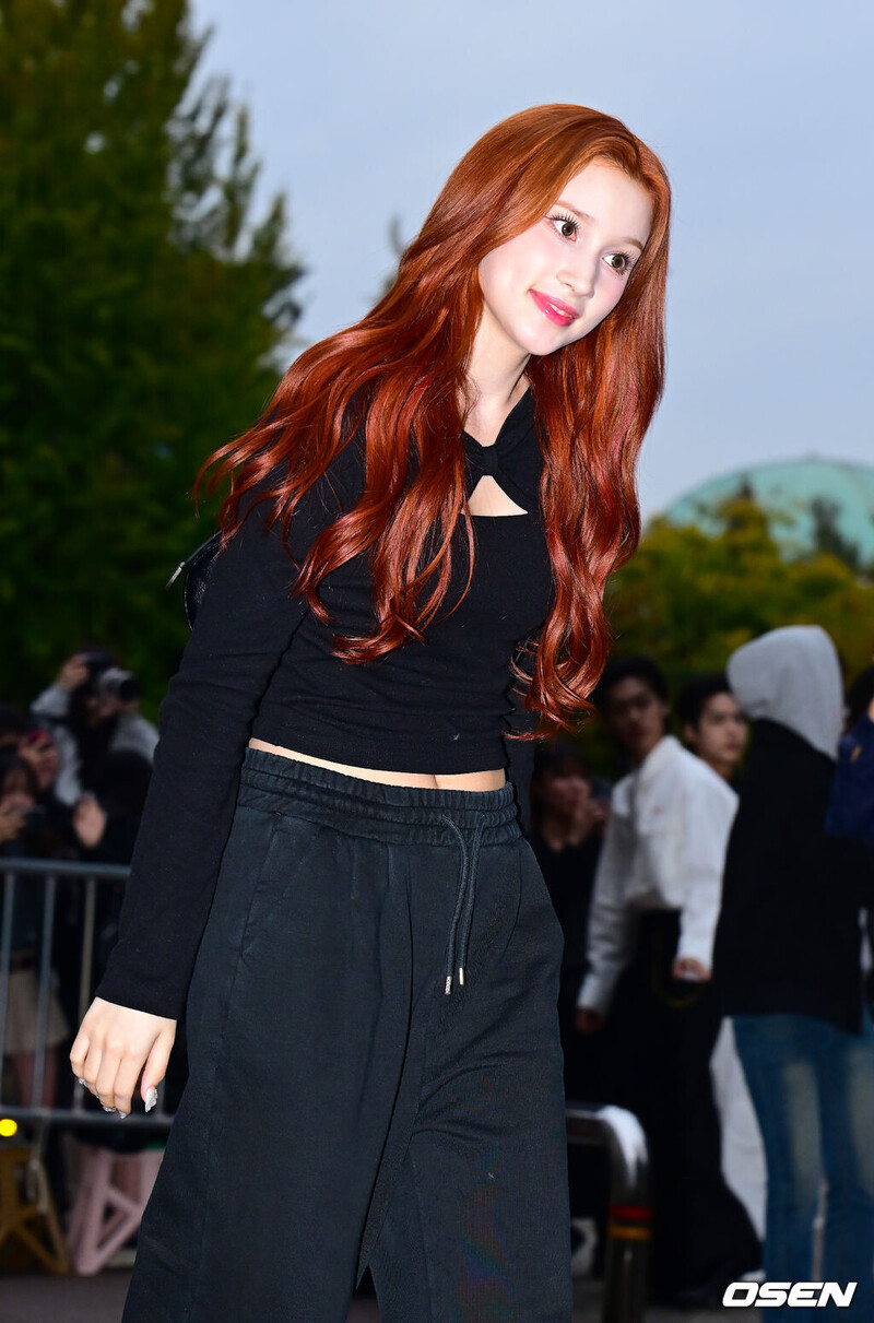 241101 KEP1ER Huening Bahiyyih at Music Bank Commute documents 1