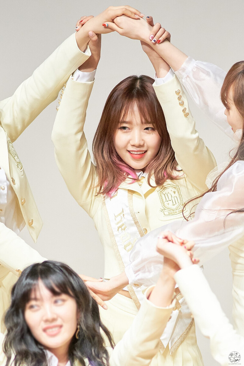 190608 Weki Meki Yoojung at 'LOCK END LOL' Fansign documents 3