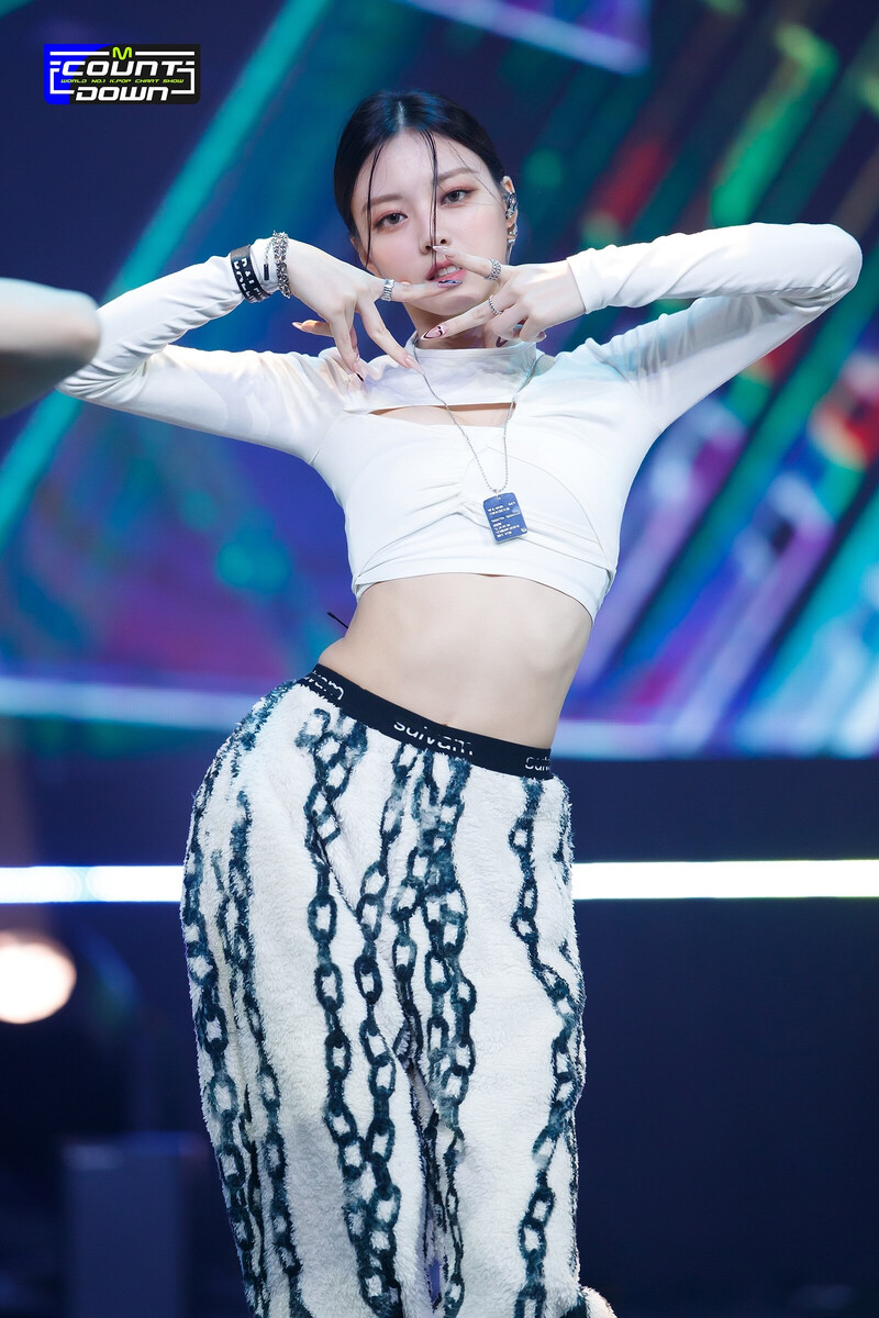 211014 ITZY - 'SWIPE' at M Countdown documents 2